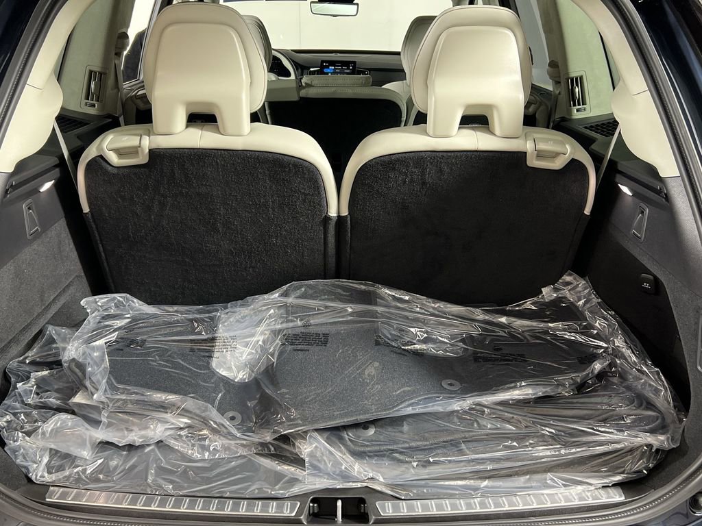 New 2026 Volvo XC90 B6 Ultra w/ Lounge Package image 18