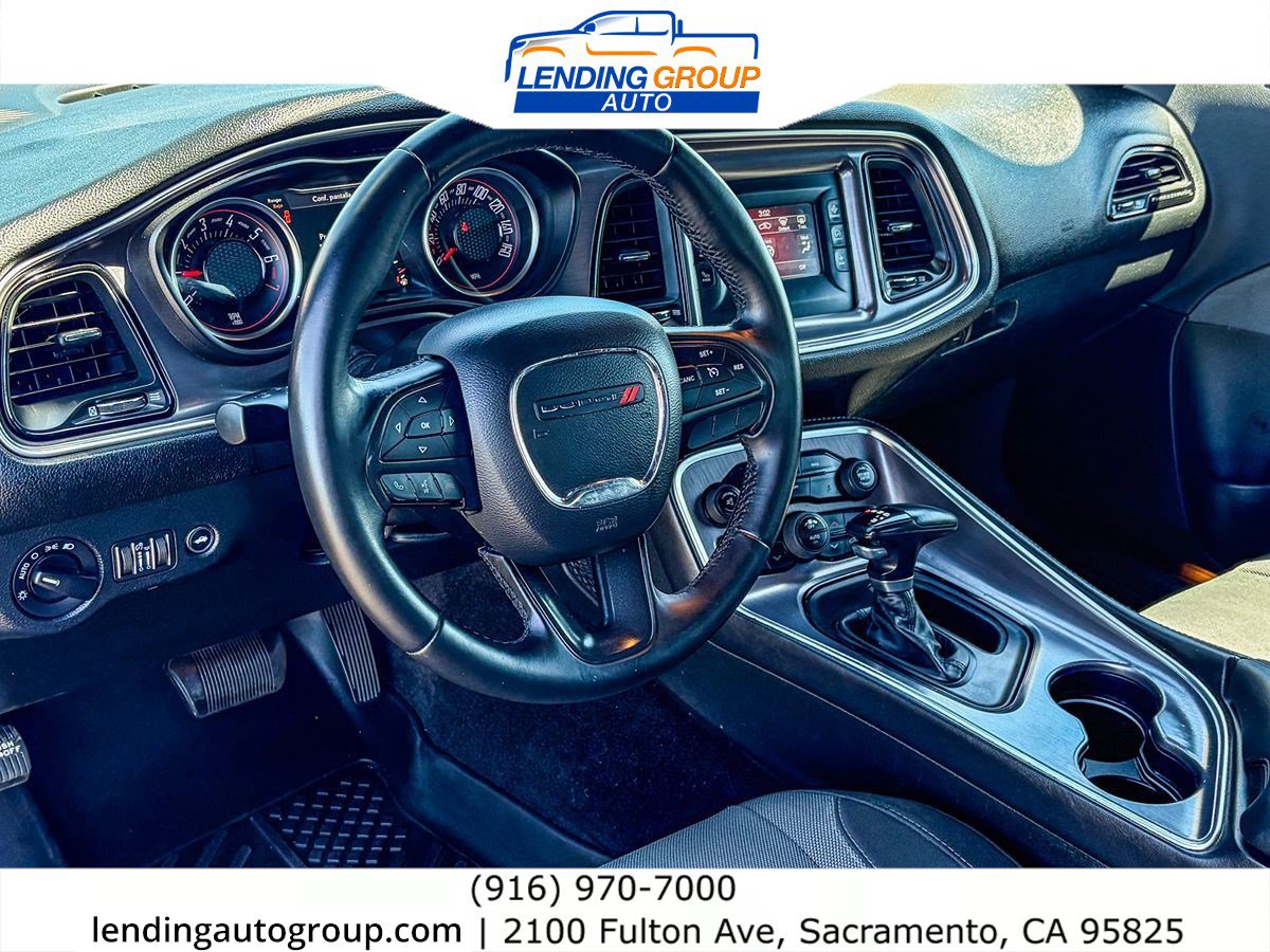 Used 2016 Dodge Challenger SXT RWD image 11