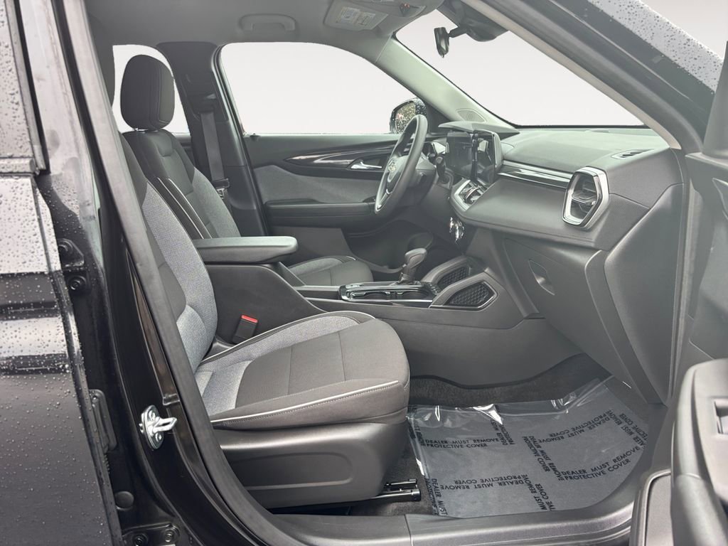 Used 2025 Chevrolet TrailBlazer LT image 10