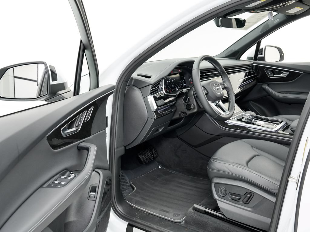 Certified 2025 Audi Q7 2.0T Premium Plus w/ Premium Plus Package AWD/4WD image 7