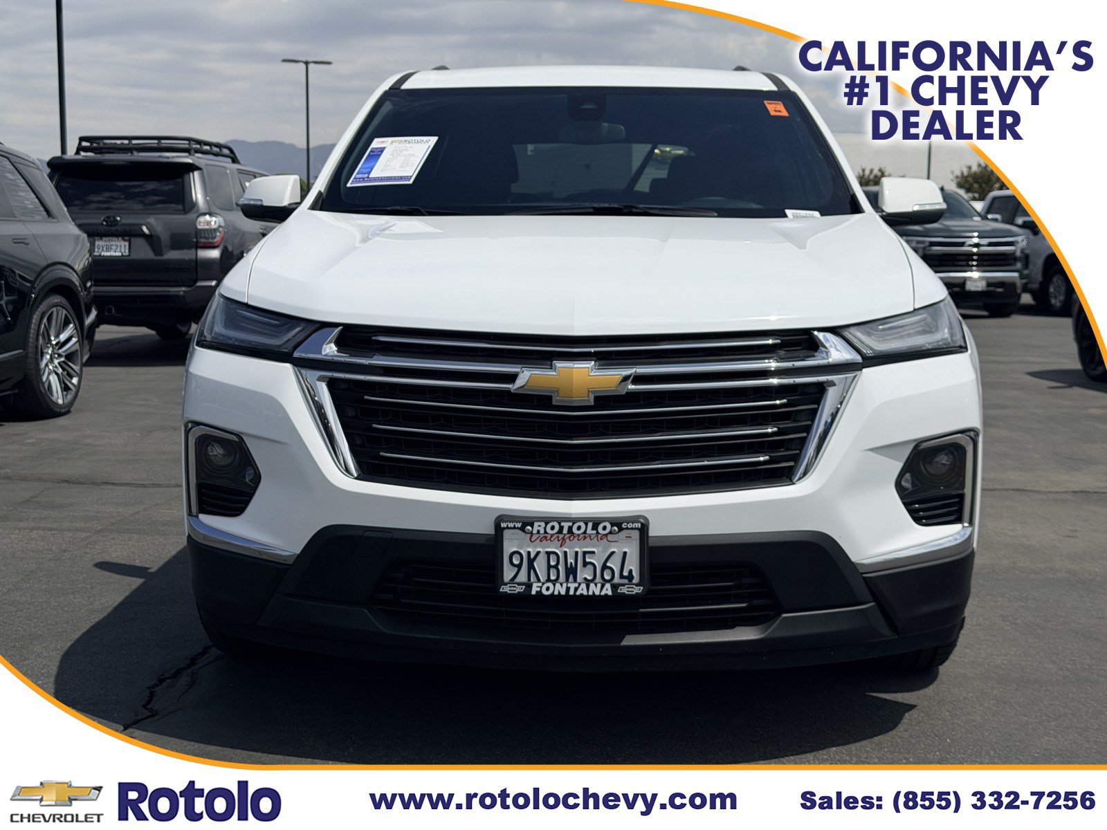 Used 2023 Chevrolet Traverse LT FWD image 2