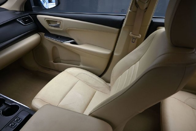 Used 2017 Toyota Camry XLE w/ Moonroof Package FWD image 11
