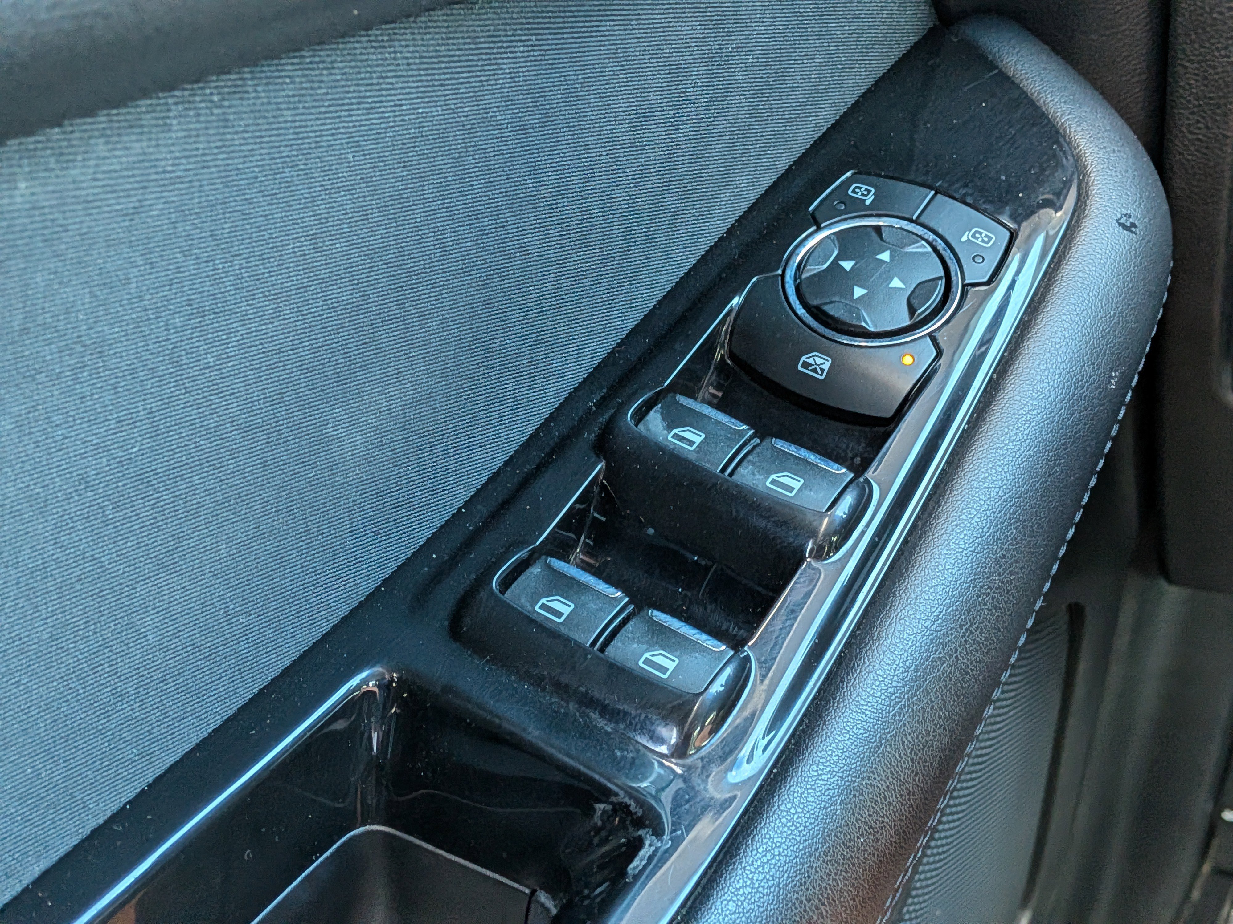 Used 2015 Ford Edge SEL FWD image 24