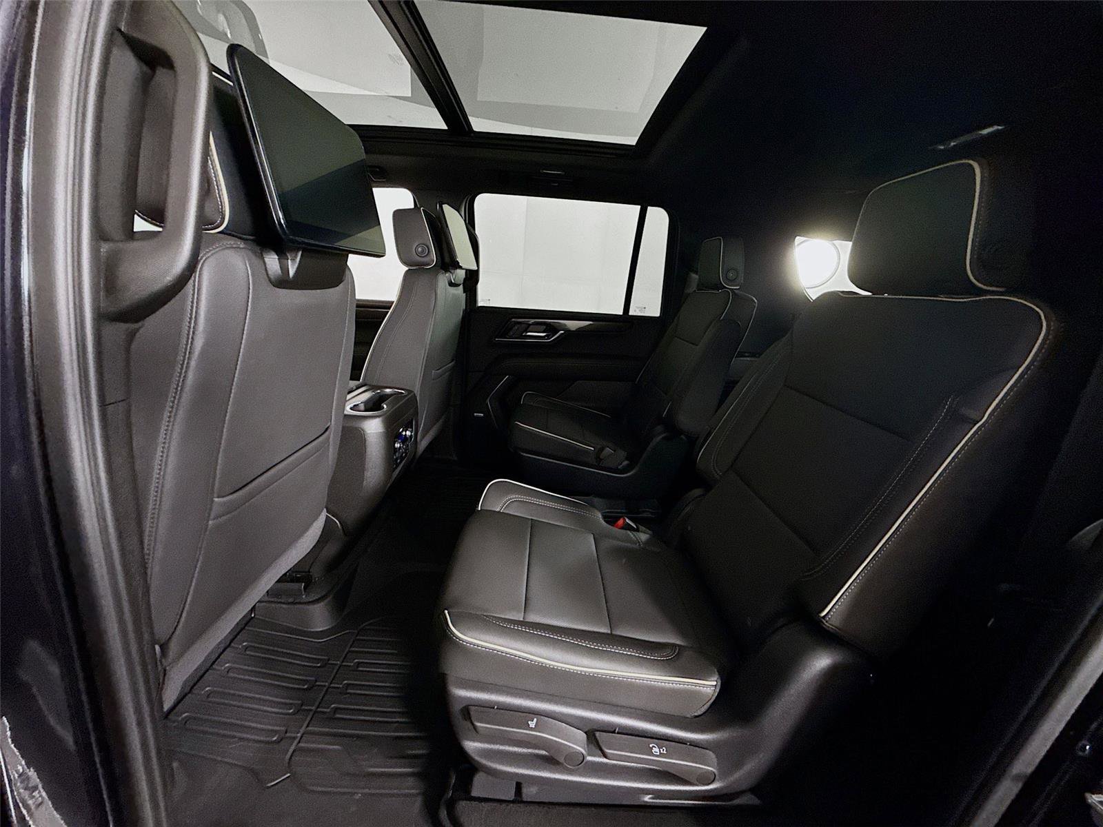 New 2026 GMC Yukon XL Elevation w/ Elevation Premium Package AWD/4WD image 19