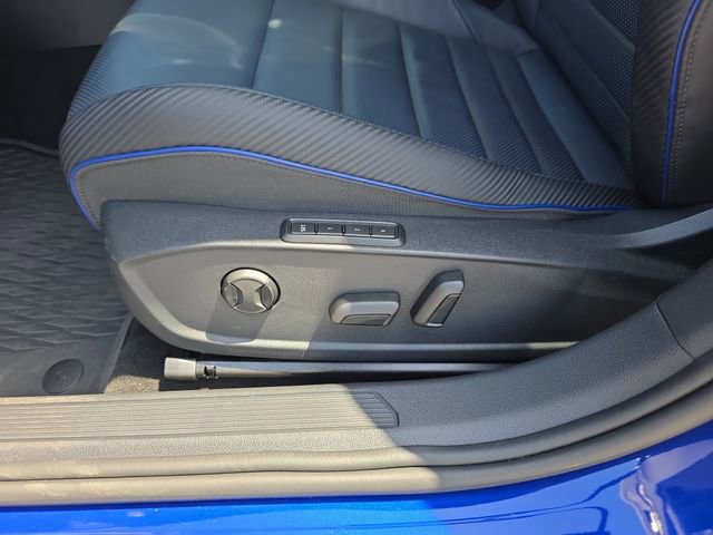 Used 2024 Volkswagen Golf R image 11