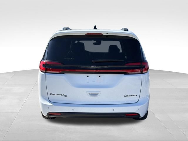 Used 2025 Chrysler Pacifica Limited FWD image 4
