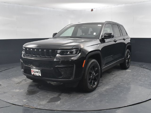 New 2026 Jeep Grand Cherokee Altitude AWD/4WD image 3