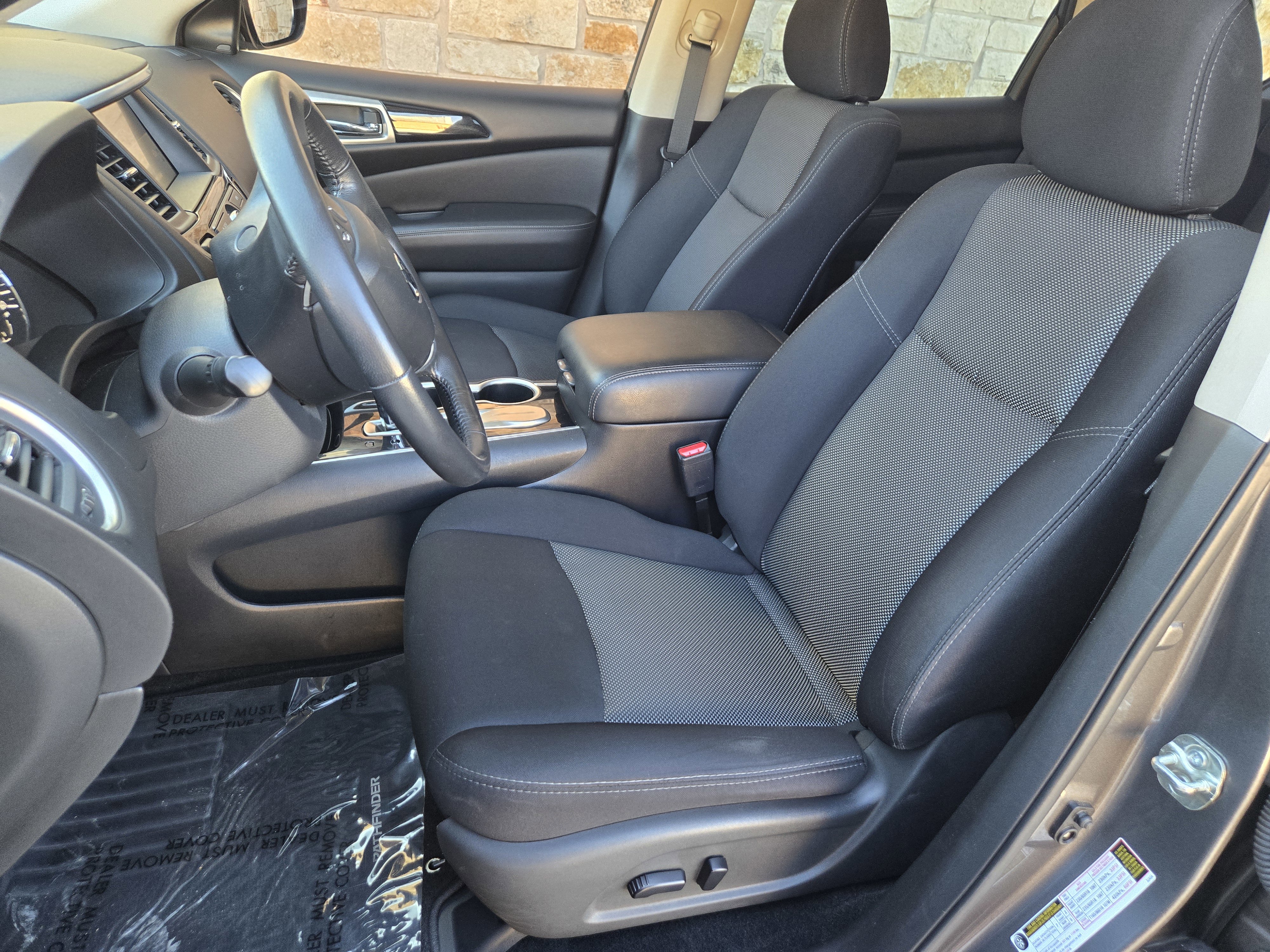 Used 2019 Nissan Pathfinder SV image 5