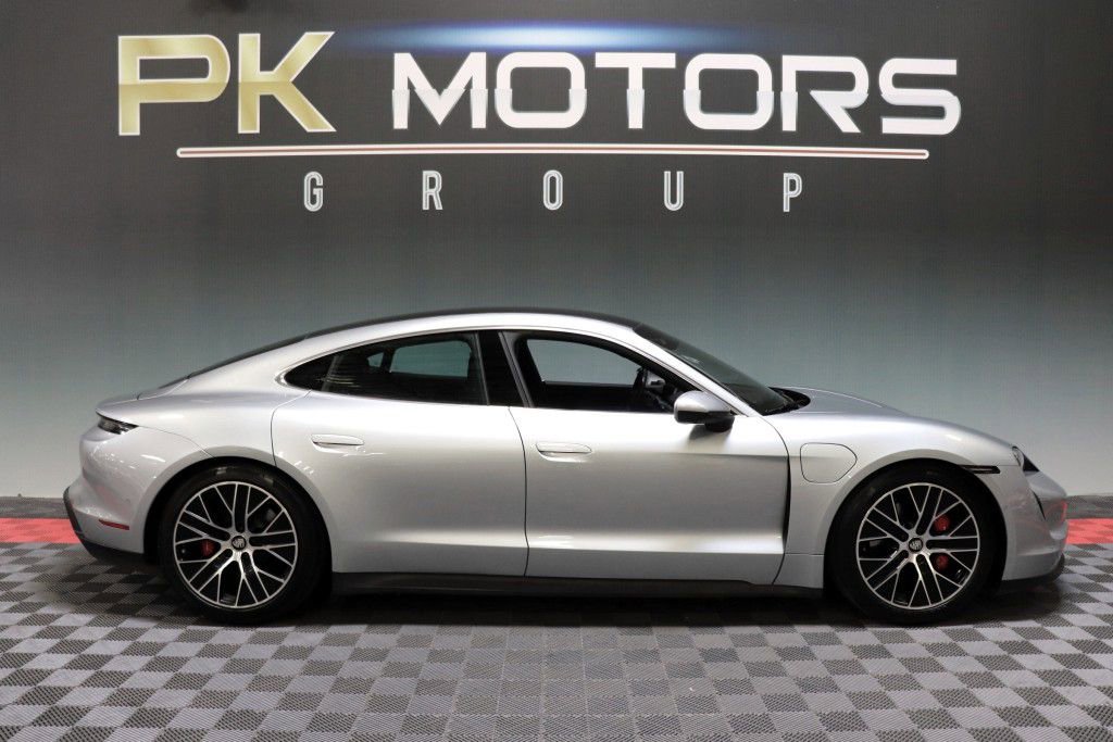 Used 2020 Porsche Taycan 4S image 11