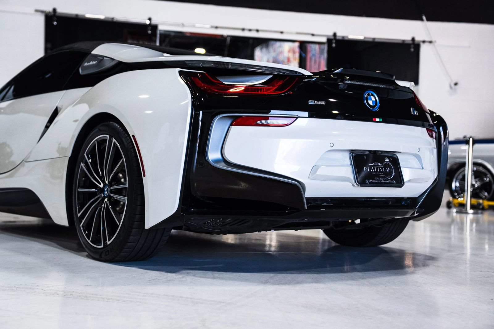 Used 2019 BMW i8 Roadster AWD/4WD image 27