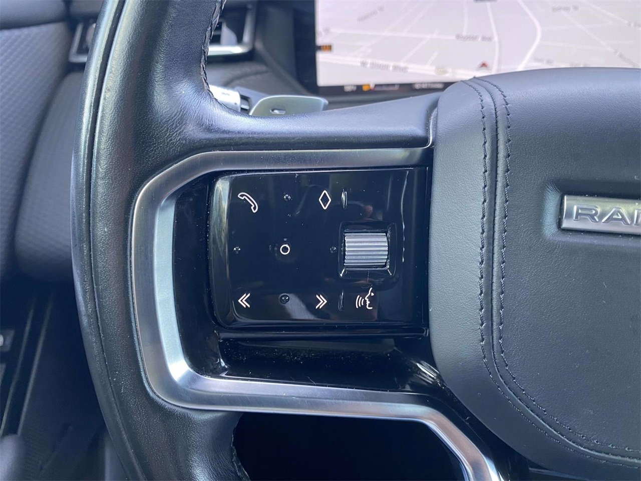 Used 2021 Land Rover Range Rover Velar R-Dynamic S image 21