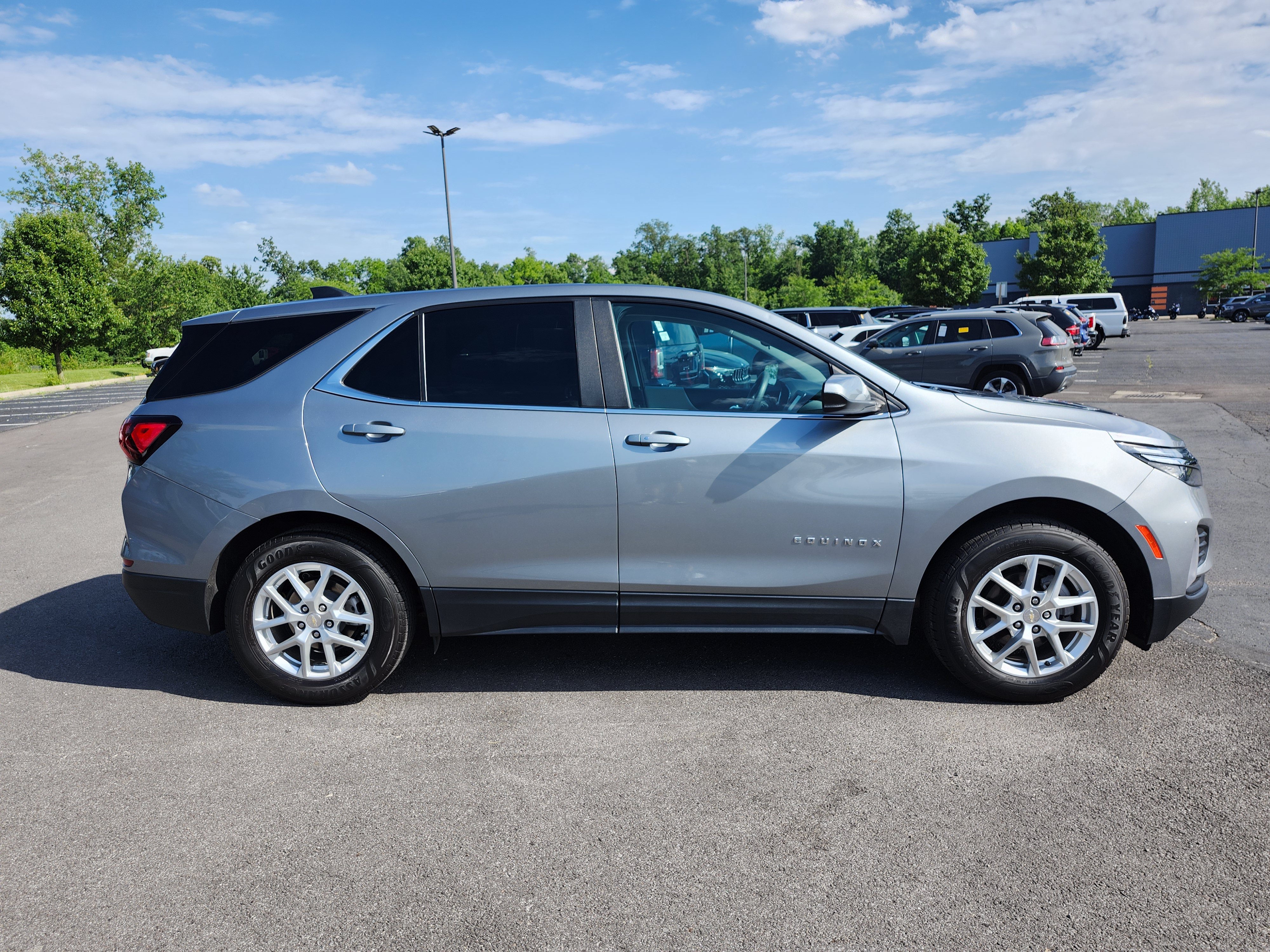 Used 2023 Chevrolet Equinox LT FWD image 16
