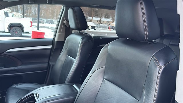Used 2016 Toyota Highlander XLE image 19