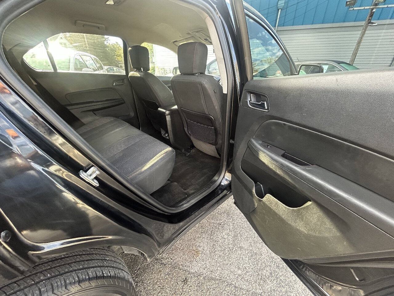 Used 2017 Chevrolet Equinox LT w/ Driver Confidence Package II AWD/4WD image 8