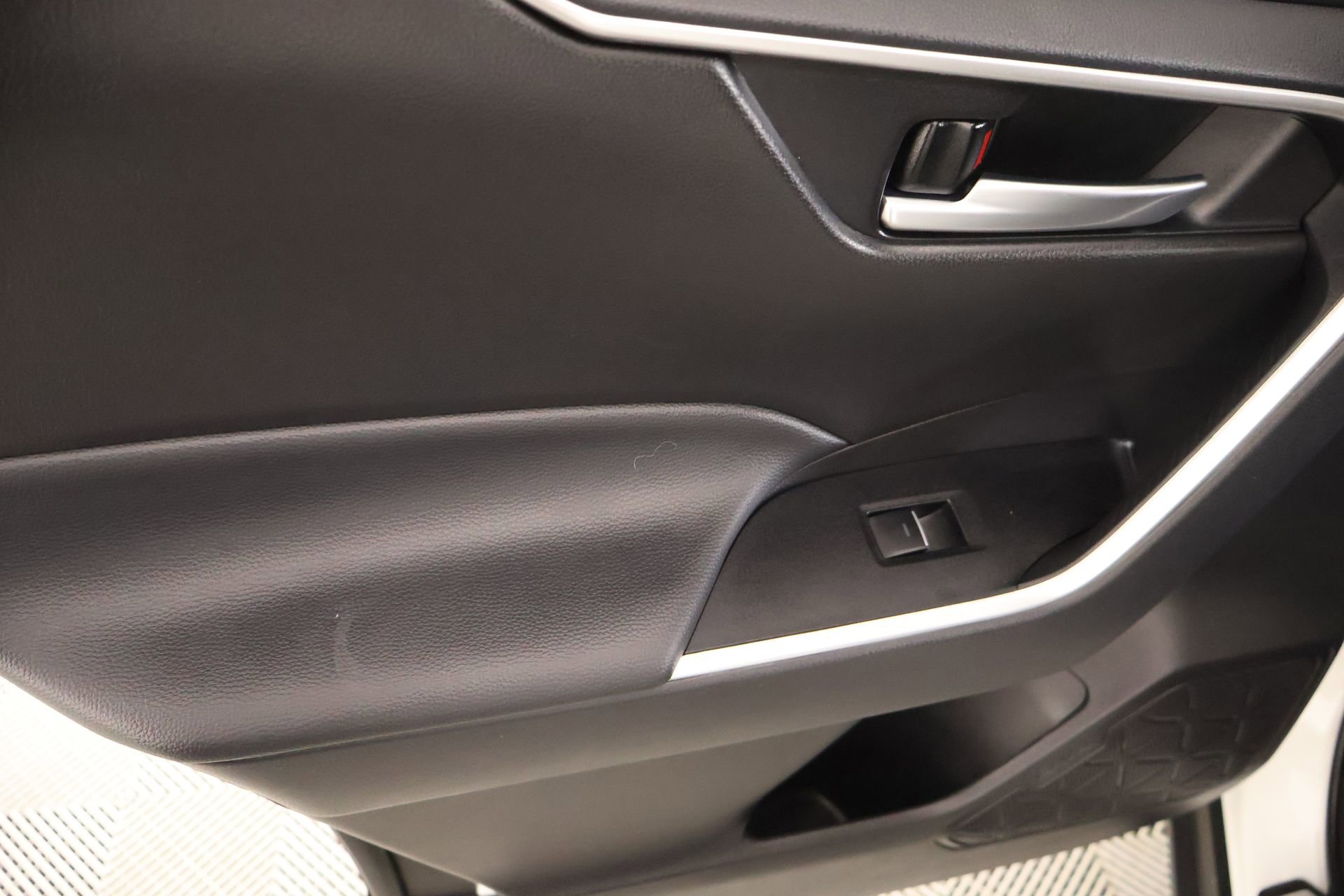 Used 2025 Toyota RAV4 XLE image 15