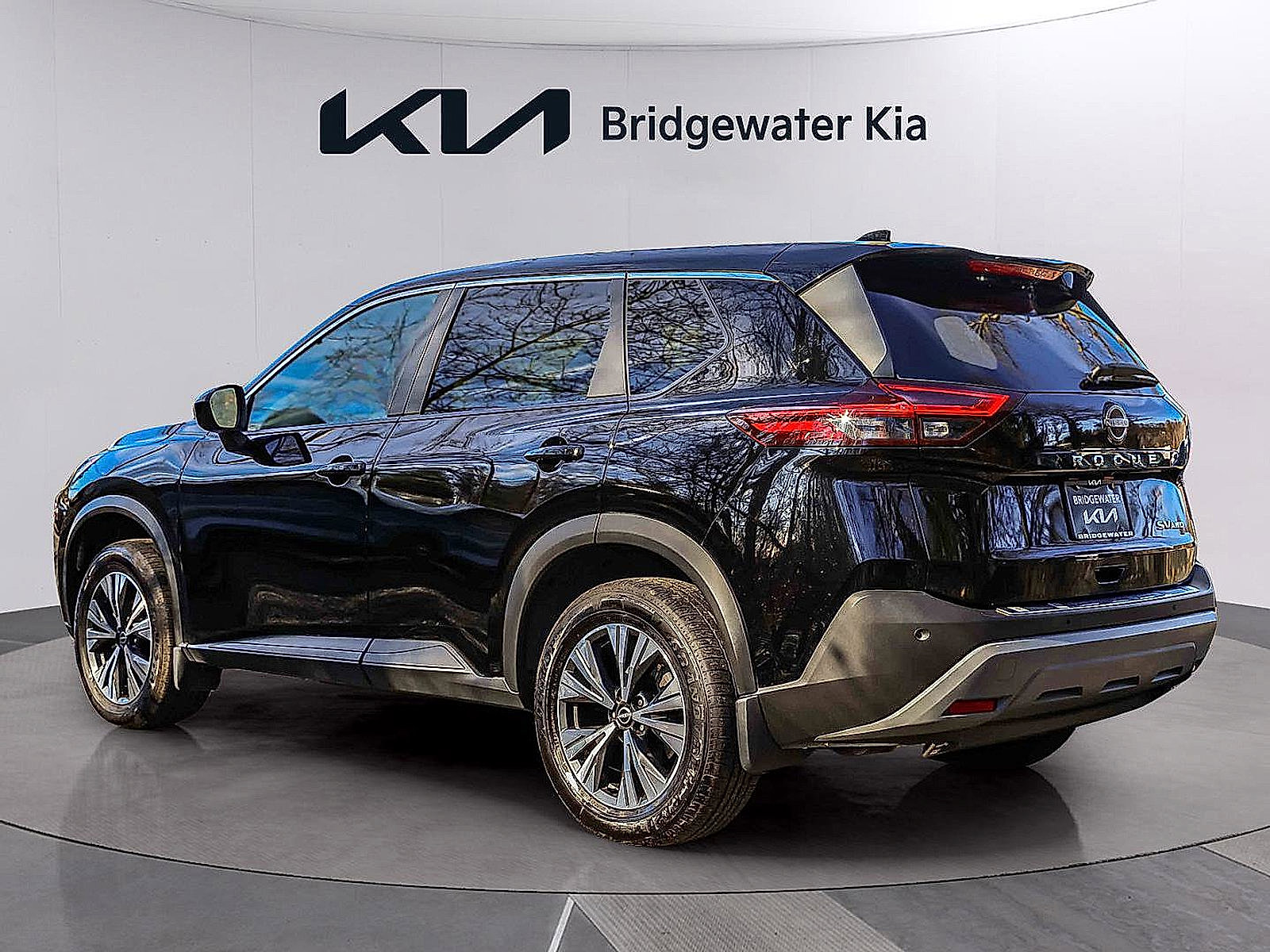 Used 2023 Nissan Rogue SV image 5