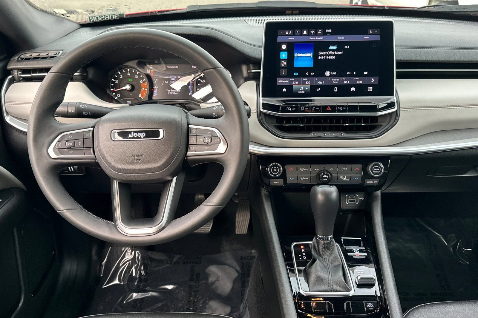 Used 2025 Jeep Compass Limited image 11