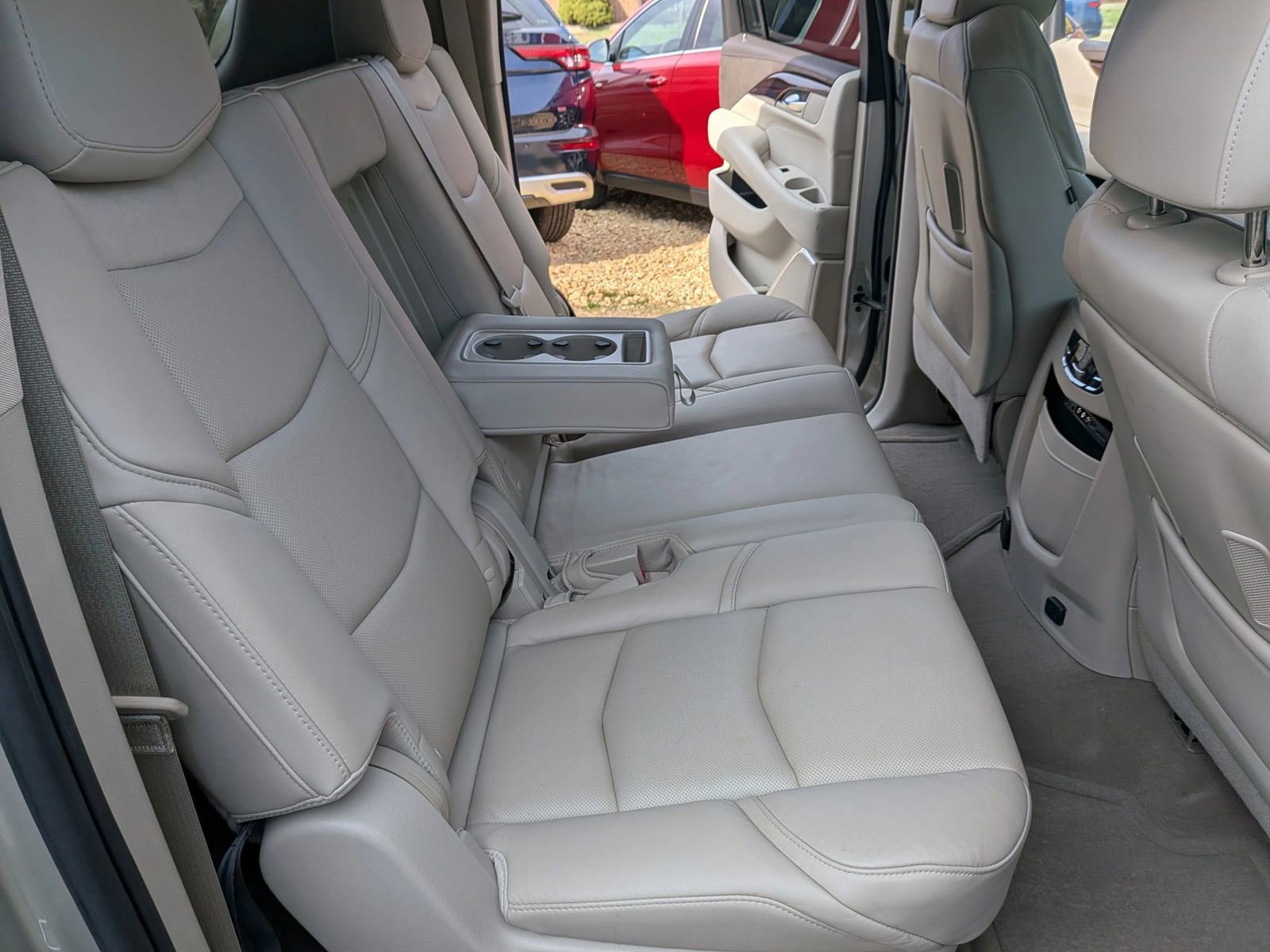 Used 2016 Cadillac Escalade ESV Luxury image 48