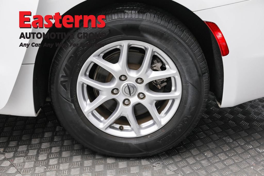 Used 2023 Chrysler Voyager LX image 8