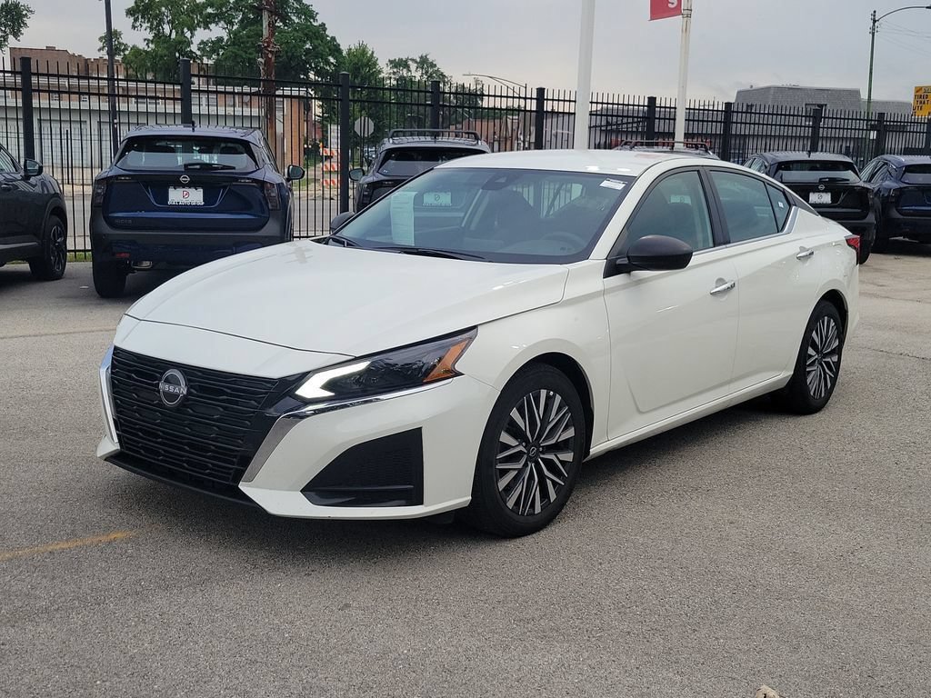 Used 2025 Nissan Altima 2.5 SV FWD image 2