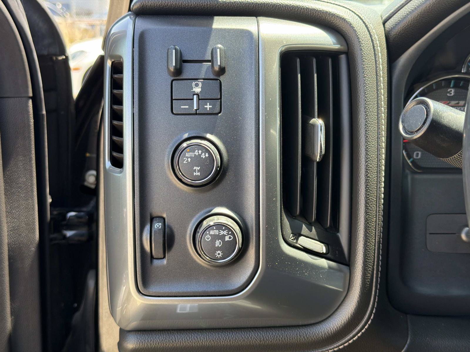 Used 2017 Chevrolet Silverado 1500 LTZ Z71 w/ LTZ Plus Package AWD/4WD image 15