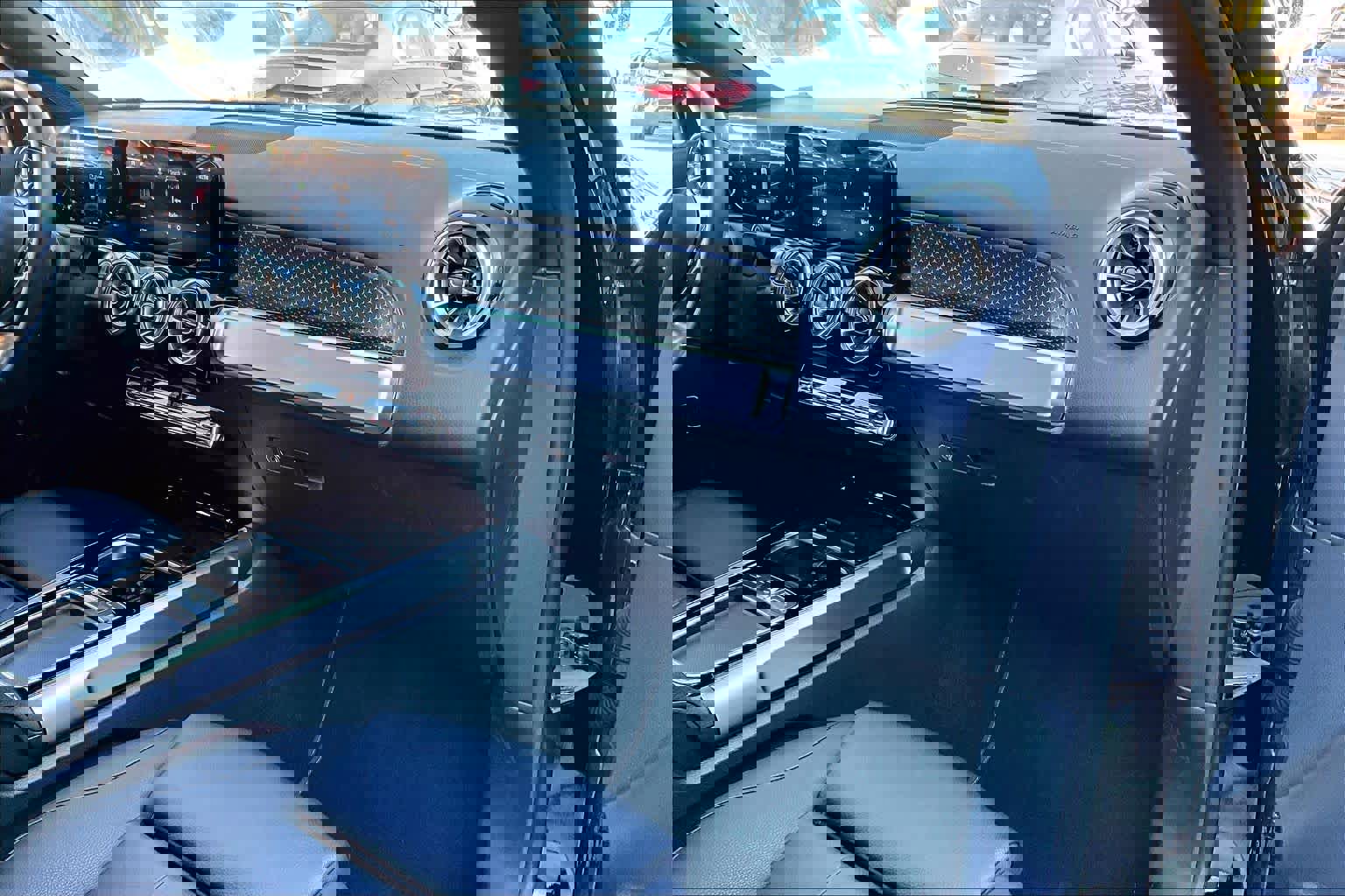 Used 2025 Mercedes-Benz GLB 250 GLB 250 image 19