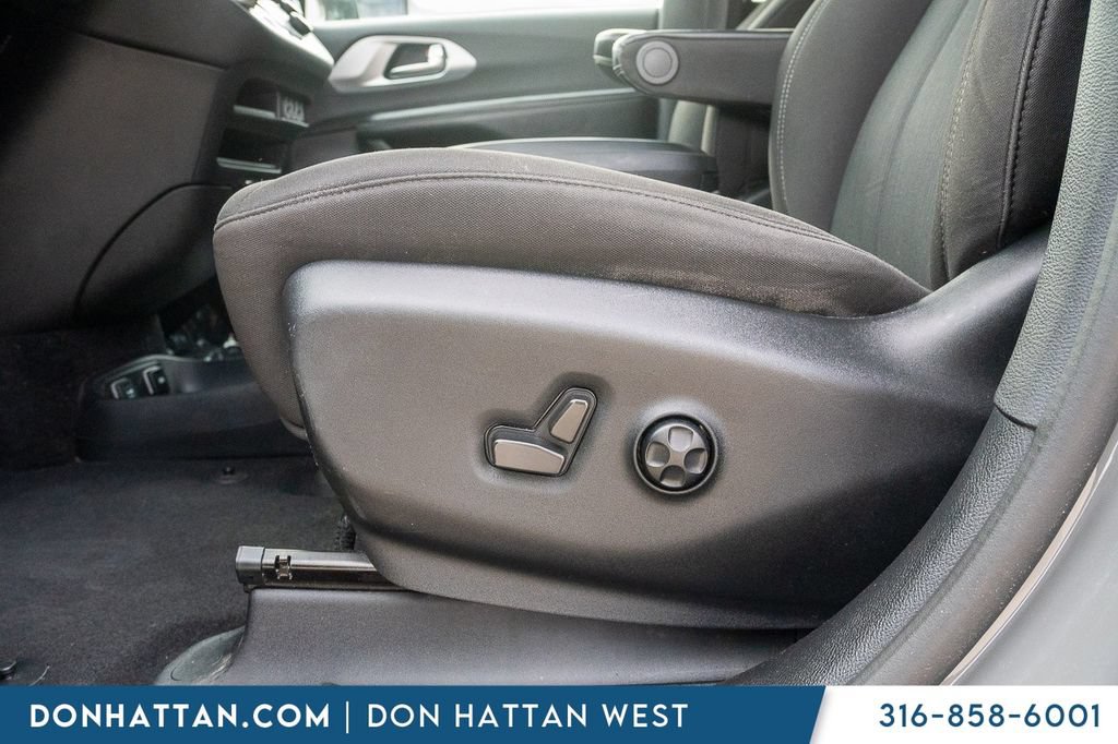 Used 2021 Chrysler Pacifica Touring w/ S Appearance Package FWD image 18