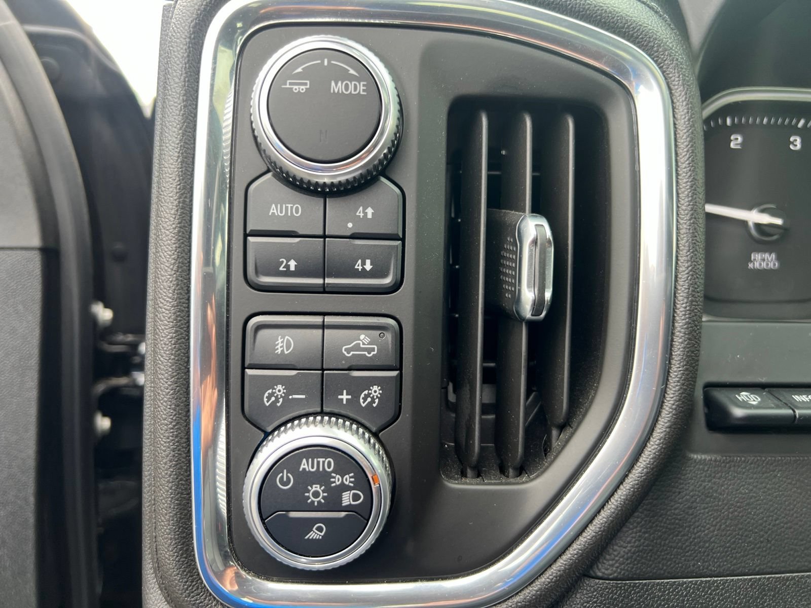 Used 2020 GMC Sierra 2500 Denali w/ Denali Ultimate Package AWD/4WD image 37