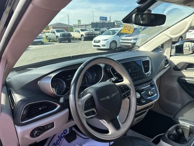 Used 2018 Chrysler Pacifica Limited w/ Advanced Safetytec Group FWD image 10
