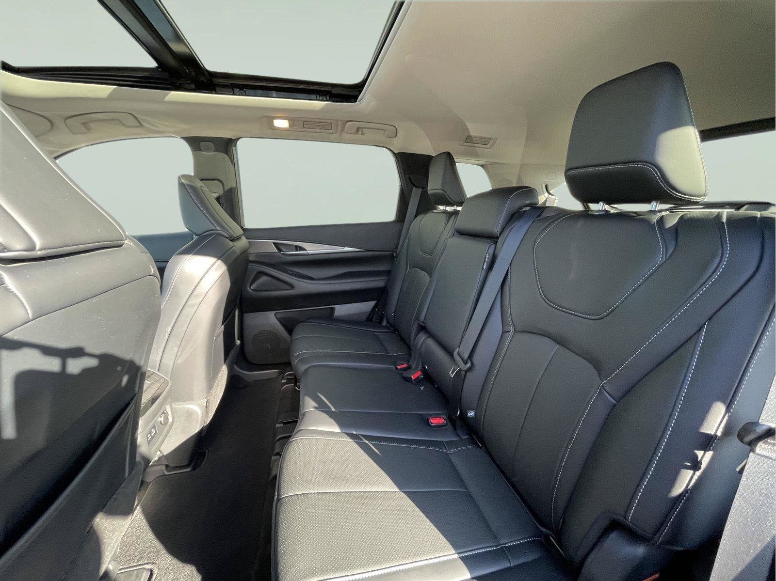 Used 2023 INFINITI QX60 Luxe w/ Cargo Package AWD/4WD image 16