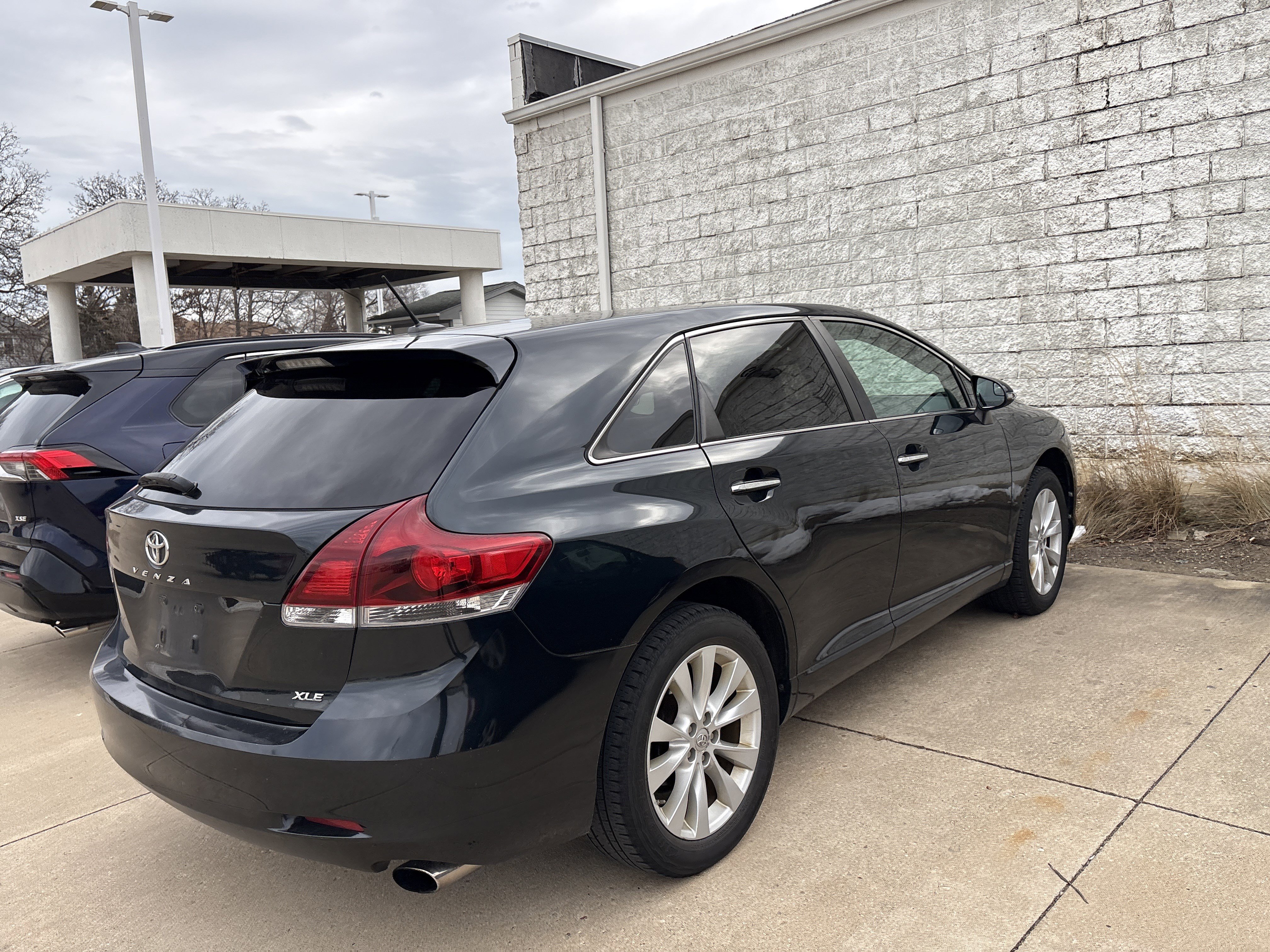 Used 2013 Toyota Venza XLE image 3