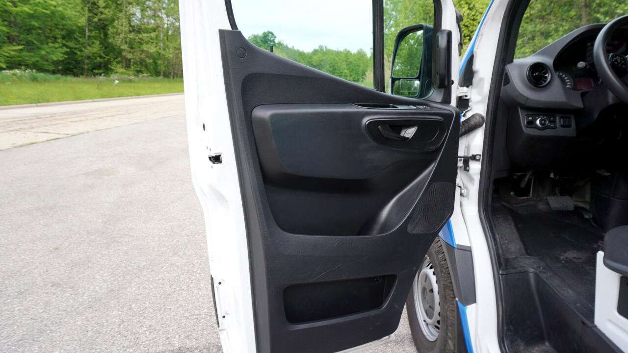 Used 2020 Mercedes-Benz Sprinter 2500 image 21