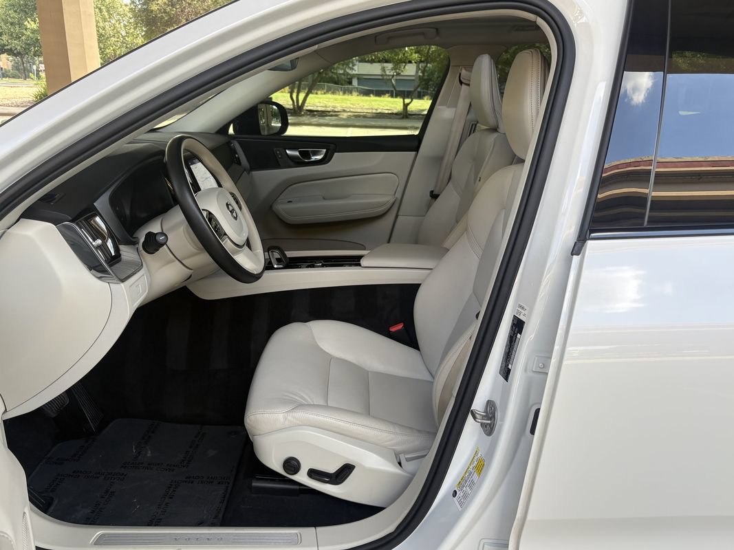 Used 2024 Volvo XC60 B5 Plus AWD/4WD image 19
