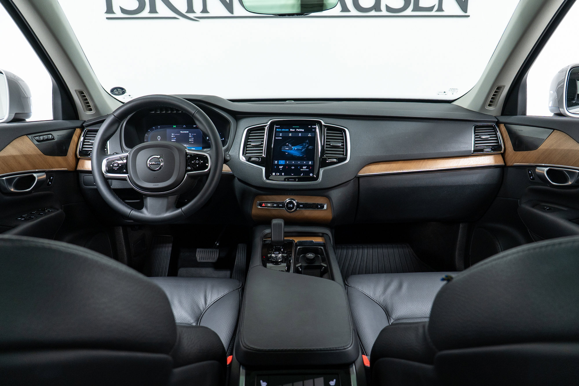 Used 2024 Volvo XC90 T8 Plus w/ Protection Package Premier image 15