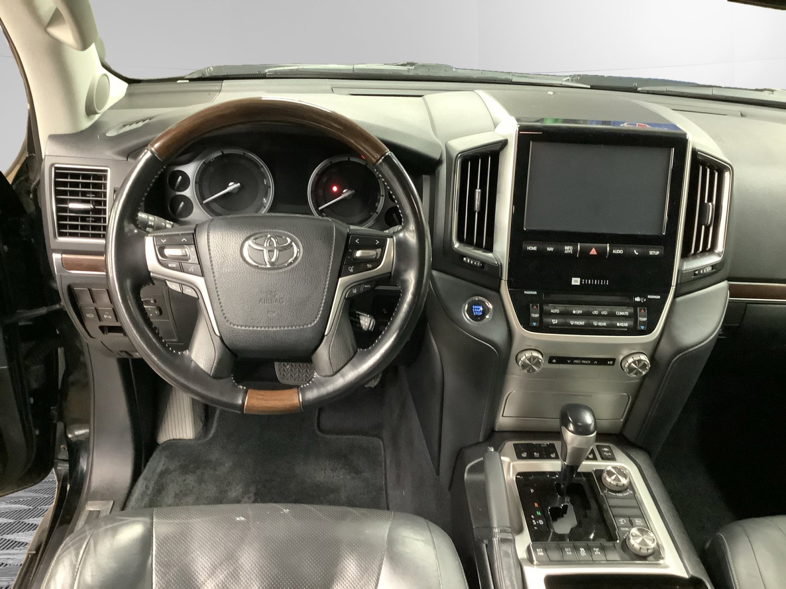 Certified 2018 Toyota Land Cruiser w/ Carpet Mat Package image 10