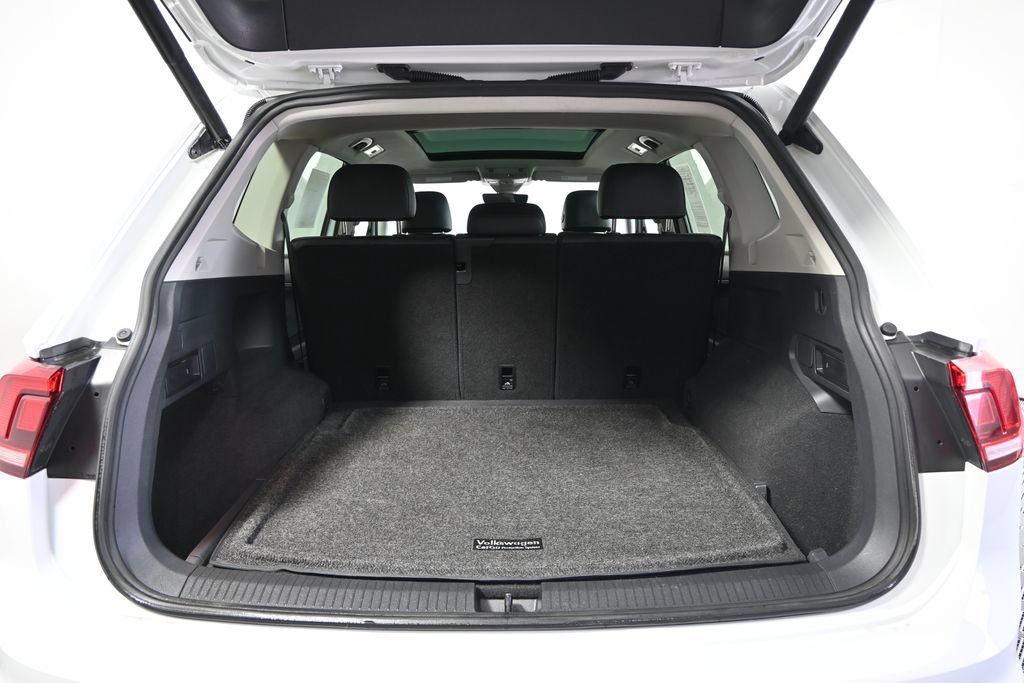 Used 2020 Volkswagen Tiguan SEL AWD/4WD image 16