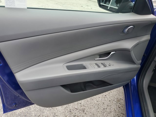 Used 2024 Hyundai Elantra SE image 20