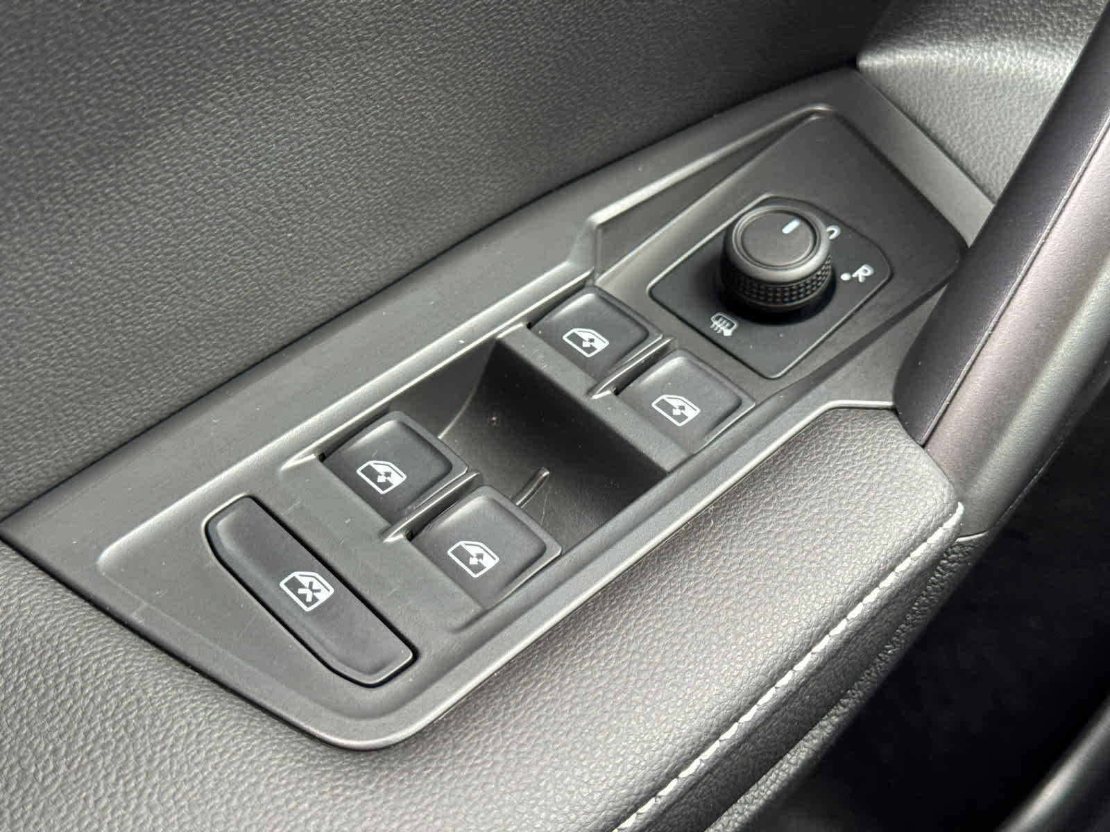 Used 2024 Volkswagen Tiguan S image 23