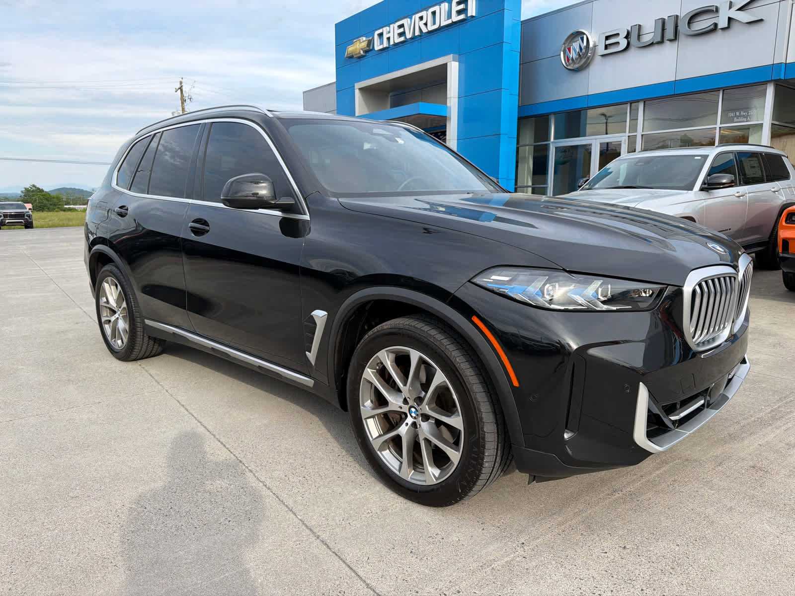Used 2024 BMW X5 xDrive40i w/ Premium Package AWD/4WD image 1