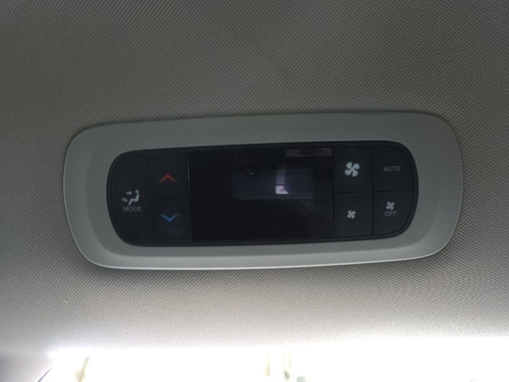 Used 2023 Chrysler Pacifica Touring-L image 20