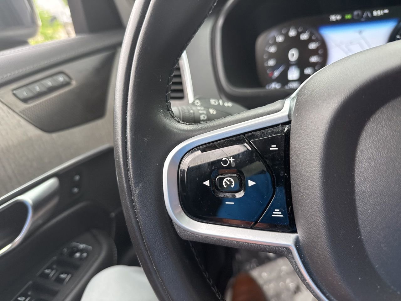 Used 2021 Volvo XC90 T6 Inscription AWD/4WD image 24