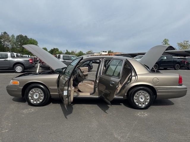 Used 2003 Ford Crown Victoria RWD image 22