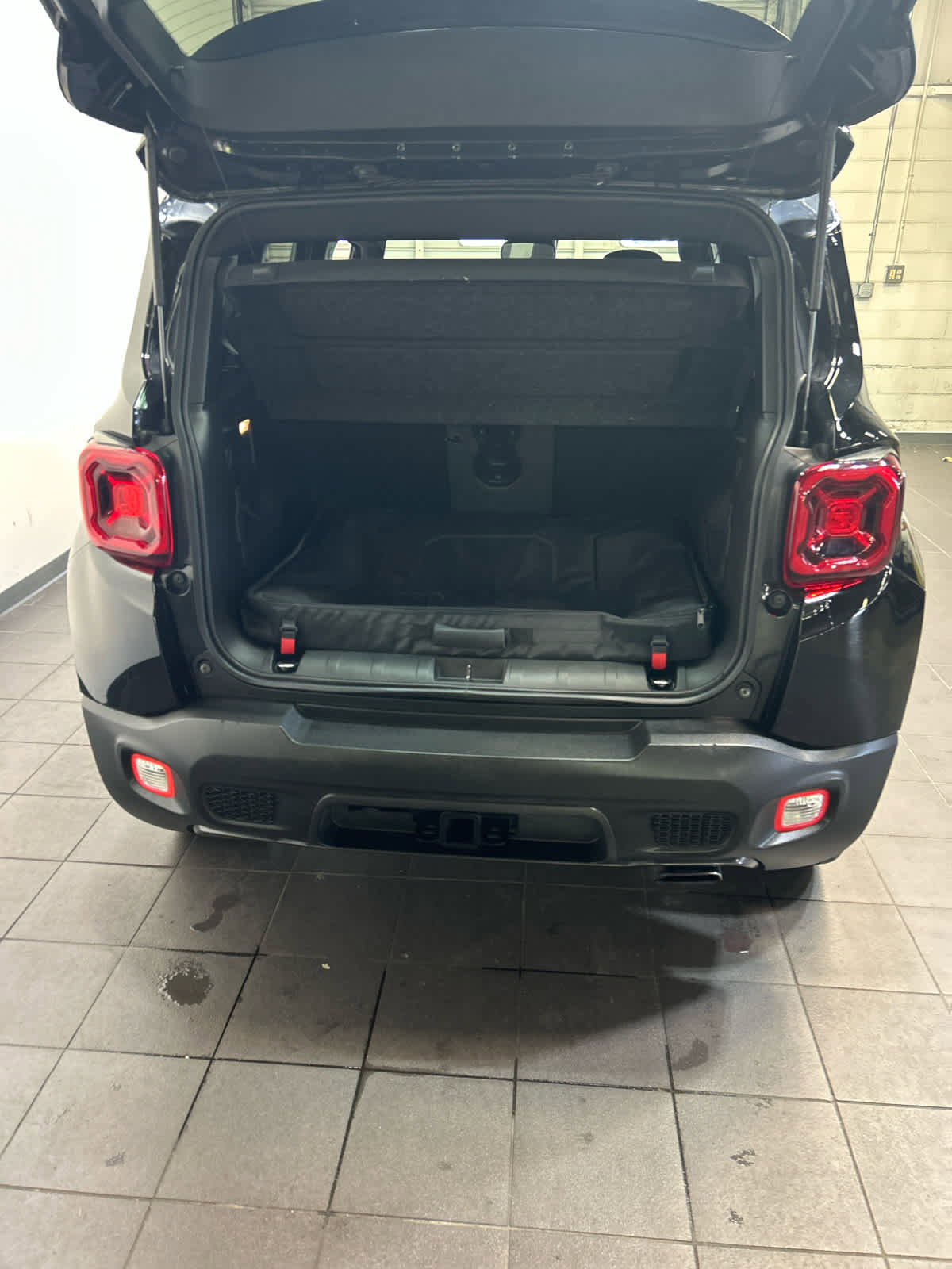 Used 2019 Jeep Renegade Limited w/ Quick Order Package 22P AWD/4WD image 12