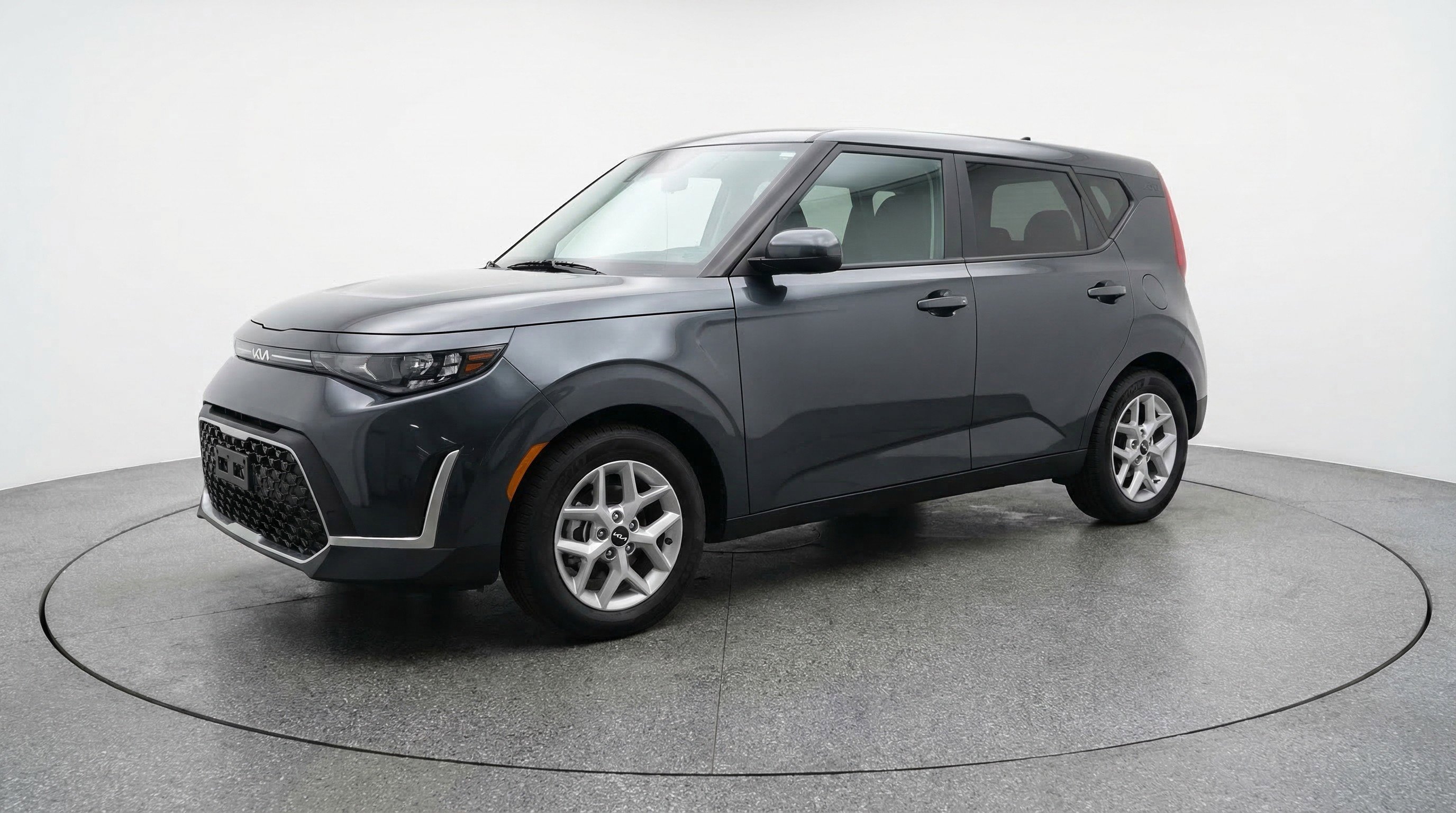 Used 2025 Kia Soul LX w/ LX Technology Package image 3