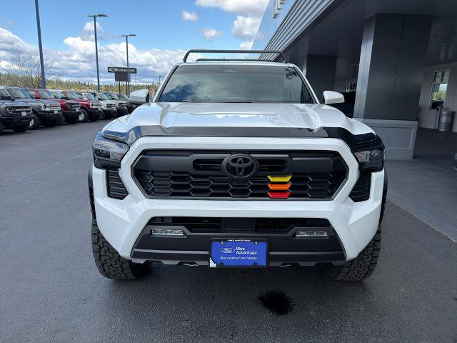 Used 2025 Toyota Tacoma TRD Off-Road AWD/4WD image 2