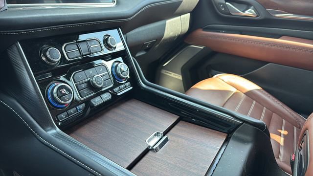 Used 2023 GMC Yukon XL Denali Ultimate image 12