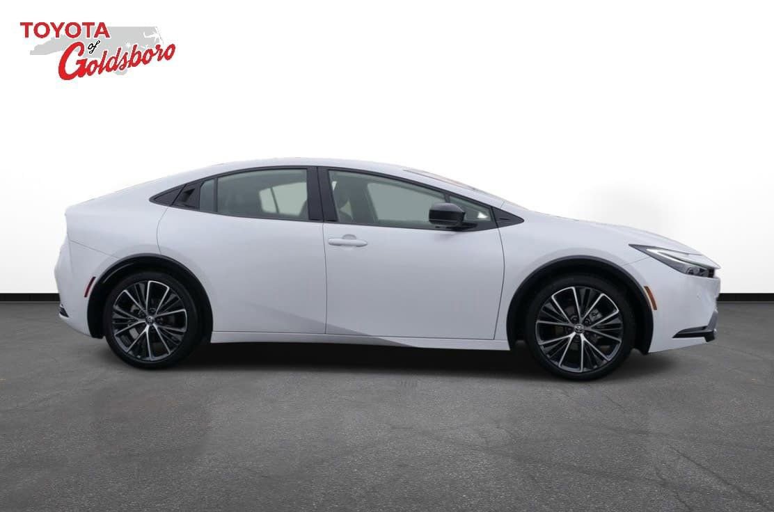 Used 2025 Toyota Prius XLE image 5