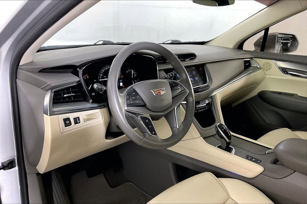 Used 2018 Cadillac XT5 Premium Luxury w/ Driver Assist Package AWD/4WD image 18