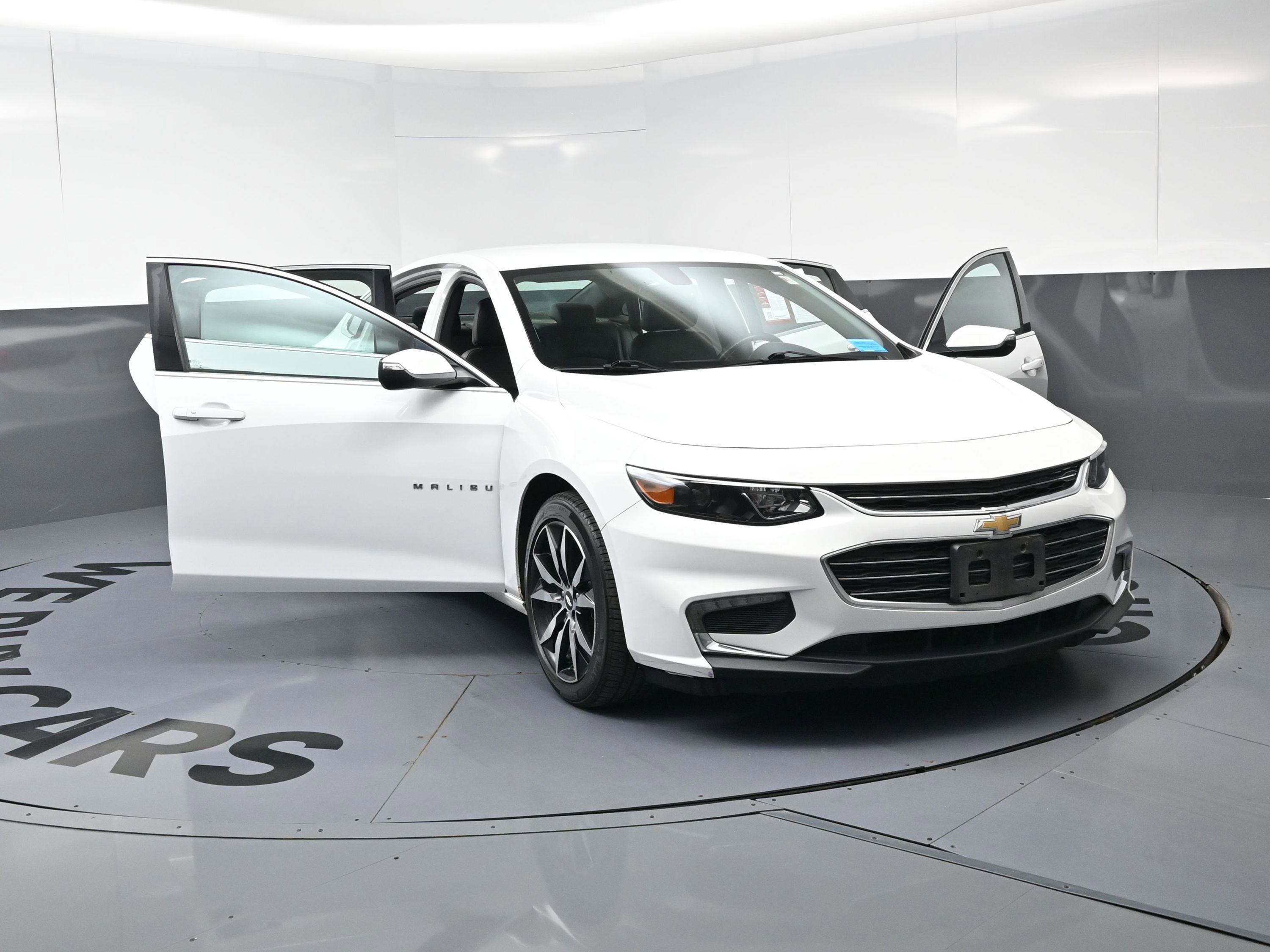 Used 2017 Chevrolet Malibu LT w/ Leather Package FWD image 14