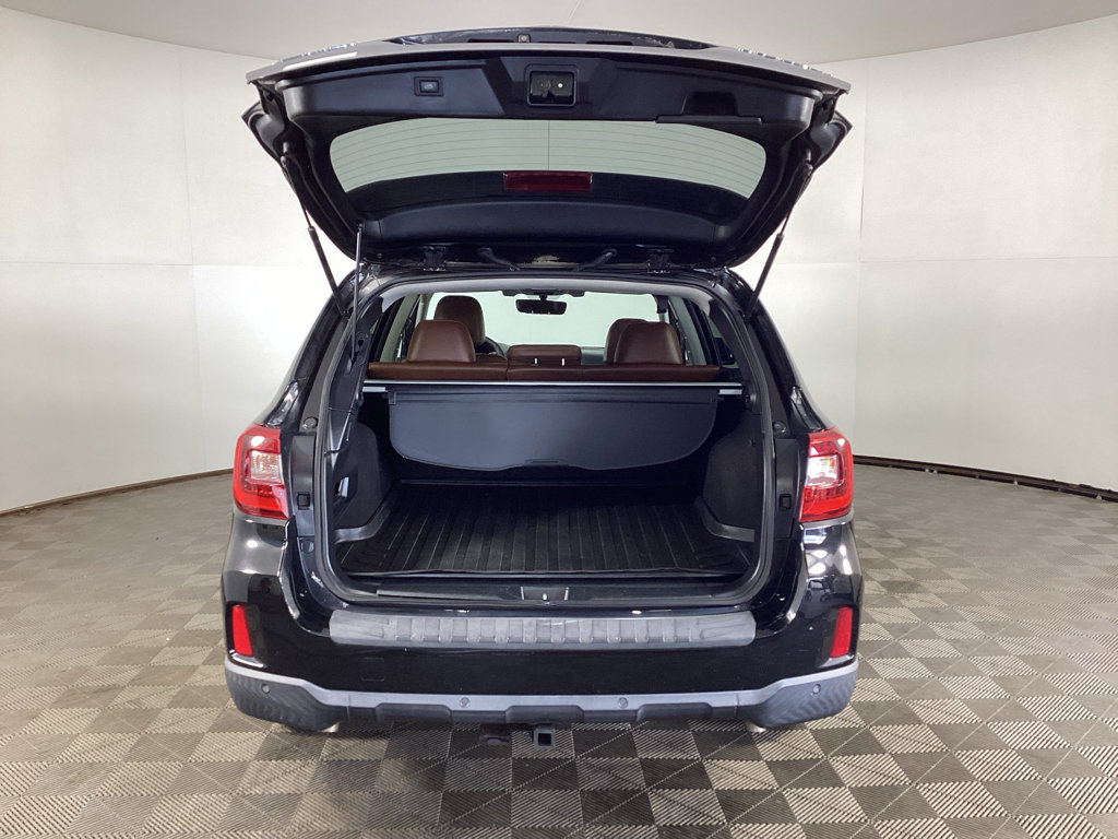 Used 2017 Subaru Outback 3.6R Touring AWD/4WD image 4